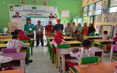 Pengawas Madrasah Pantau Pelaksanaan Asesmen Madrasah di MIN 2 Bone